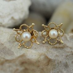 Gift White Pearl Earrings With Intricate Design, Elegant 14k Gold Flower Earrings For Anniversary, Elegant 14k Gold Flower Earrings For Wedding, Elegant Earrings With Intricate Flower Design, White 14k Gold Filigree Jewelry, Elegant Filigree Flower Earrings, Yellow Gold Pearl Earrings With Intricate Design For Gift, Elegant Gold Flower Earrings With Intricate Design, Elegant Filigree Jewelry In Flower Shape