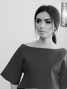 Love the bold brow, the middle part, and the makeup...So '60's! More 2000s Hairstyles, Lily Collins, Beauty Icons, Beauty Bar, Story Ideas, Beauty Trends, Ponytail Hairstyles, Beauty Inspiration, A Dress