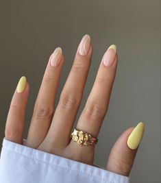 Summer Yellow Nails, Yellow Nail Art, Nails Yellow, French Tip Nail Designs, Summery Nails, Cute Summer Nails, Summer Yellow