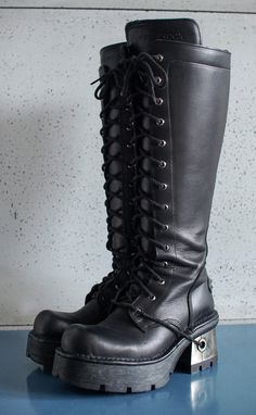 Discontinued rare New Rock platform boots laces Gothic Metal heel Size: 40 EUR, 9 US WOMEN, 6.5 UK WOMEN condition: excellent high quality thick leather Comort System Plus zippers Big Boots Women, Zombie Apocalypse Boots, New Rock High Boots, New Rock Boots Outfit, Big Platform Boots, Rockstar Boots, Thick Boots, Metal Boots, New Rock Shoes