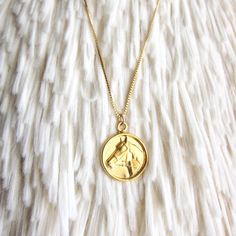 A darling little necklace for any horse lover on your gift list. The pendant is 18k matte gold plated over solid .925 sterling silver and the dainty box chain is high quality gold fill. The pendant is 2cm x 1.5cm with the loopChain is 16" with lobster claw claspA little note about Vermeil: Vermeil is produced by coating solid sterling silver with a thick layer of gold. A base metal is never used. Ready to gift, all my items arrive nicely packaged in a kraft gift box with bow. ✦ GOLD VERMEIL CARE Equestrian Necklace, Raw Stone Jewelry, Horse Pendant, Gold Horse, Horse Necklace, Gold Coin Necklace, Horse Jewelry, Horses Pendant, Gold Rings Fashion