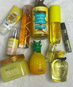 How To Smell Like Tropical, Tropical Shower Routine, Tropical Body Care, Bath And Body Works Tropical Scents, Shower Care, Yellow Girl, Layering Combos, Shopping Pictures, Female Hygiene