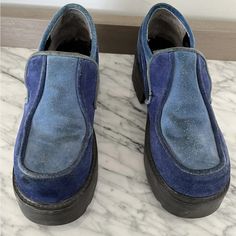 Steve Madden Chunky Platform Loafers Size 6.5 Blue Suede Black Rubber Vintage 90s Womens Vtg 1990s. Creeper Rubber Platform Sole. Slip On Shoes. Scuffs, Stains, And Wear. Some Wear On The Inside Sole. No Rips, Tears, Or Holes. See Pictures For Additional Details Of Condition. Smoke Free Home. Suede Slip-on Low-top Platform Loafers, Chunky Platform Leather Slip-on Loafers, Chunky Platform Loafers, Black Chunky Platform Slip-on Loafers, Blue Slip-on Synthetic Loafers, Black Synthetic Slip-on Loafers, Platform Loafers, Chunky Platform, Blue Suede