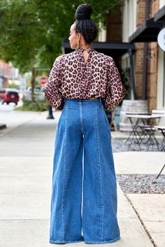 Leopard Mock Neck Bubble Sleeve Top (A-11077) -Cute statement top -Style with your favorite Pencil skirt or high waist jeans -This top is a great pop for any -Made of polyester material $68 Bubble Sleeve Top, Bubble Sleeve, Waist Jeans, High Waist Jeans, Polyester Material, Mock Neck, Pencil Skirt, Top Styles, Sleeve Top