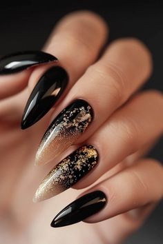 Dark Nail Designs, Black Gold Nails, Gold Nail Designs, Autumn Nail, Nude Nail Designs, Almond Nails Designs, Black Nail Designs