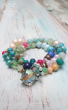 Boho Bracelets Diy, Beading Bracelets, Pastel Bracelet, Necklace For Everyday, Crocheted Jewelry, Diy Jewelry Display, Trendy Diy, Beautiful Gemstones, Boho Chic Jewelry