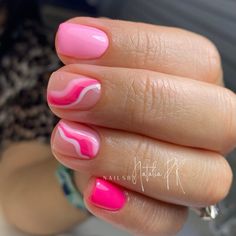 FELIZ MIÉRCOLES👄💕🌷👛🌸🧠 #gelnails #naturalnails #bynataliaalvarez #nailsbynataliapr #barceloneta #puertorico #onlygel #educadora… | Instagram Short Gel Nails Summer Designs, Gel Nails Ideas Non Acrylic, Cute Nails Ideas For Short Nails, Cute Pink Tip Nails, Simple Nail Designs Gel Natural, Short Gel Nails For Summer, Caribbean Gel Nails, Simple Nail Art For Summer, Cute Gel Designs