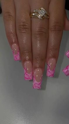 Acrylic Nails Chic, School Nail Designs, Nail Designs Cute, Pink French Tips, Short Pink Nails, Pink Tip Nails, Cute Pink Nails, Trendy Nail Art Designs