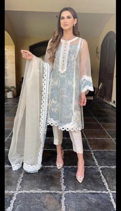 Outfit Dress Casual, Winter Dress Designing, Fall Dress Casual, Winter Dress Casual, Pakistani Party Dresses, Casual Fall Dresses, Dress Designing Ideas, Gaun Fashion