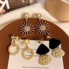 Advanced Light Luxury Ear Clips with No Ear Holes for Women's Minority Style Earrings 2024 New Retro Earrings 2024, Ear Accessories, Ear Clips, New Retro, Style Earrings