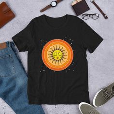 T-shirt Sun Celestial Graphic Tee / Vintage Boho Tee / sun - Etsy France Free Gifts For Husband, Tarot Shirt, Sunrise Clouds, Bohemian Shirt, Graphic Tee Vintage, Boho Tees, Video Game T Shirts, Wolf T Shirt, Birthday Party Shirt