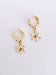 Earrings Gold Hoops, Flower Earrings Gold, Aesthetic Earrings, Hoops Gold, Cute Flowers, Sensitive Skin Care, Body Oils, Daisy Earrings, Earrings Flower