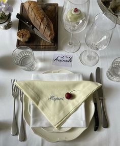 Birthday Dinner Aesthetic, Dinner Aesthetic, Food Menu Design, Tablescape Inspiration, Dinner Table Setting, Vintage Food, Christmas Brunch, Food Table, Birthday Dinner