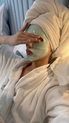 Best Homemade Face Mask, Modest Street Fashion, Peeling Facial, Lifting Facial, Inspirerende Ord, Glowing Skin Mask, Top Skin Care Products, Homemade Face