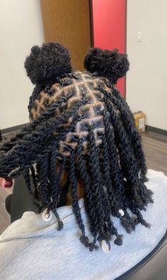 #ocstyles #locs #locstylesforwomen #locsforwomen #hairstyles 4c Loc Hairstyles, Locs Hairstyles Real Hair, Retwist Locs Style Black Women Short, Starter Locs Size Chart, Cute Dreads Styles, Loc Retwist Styles For Women, Female Dreads Hairstyles, Faux Locs Blonde, 4c Locs