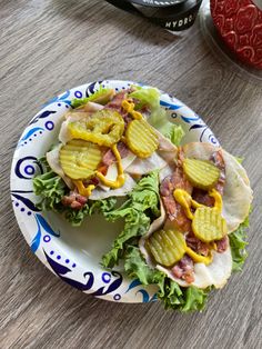 a plate that has some kind of food on it with lettuce and cheese