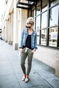 Styling Joggers, Leanne Barlow, Elle Apparel, Jogger Outfit, Comfy Travel Outfit, Adrette Outfits