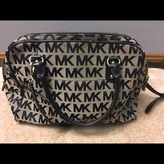 Looks Brand New Michael Kors Black Shoulder Bag With Zipper Closure, Michael Kors Black Shoulder Bag With Zipper, Michael Kors Black Satchel With Adjustable Strap, Casual Black Michael Kors Bag, Michael Kors Black Tote Satchel, Michael Kors Black Bag With Zipper Closure, Michael Kors Black Satchel For Travel, Michael Kors Black Everyday Satchel, Michael Kors Black Double Handle Satchel