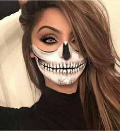 Skeleton Costume Women, Maquillage Halloween Simple, Halloween Make-up Looks, Half Skull