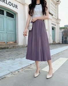 Elevate your summer style with our Elegant Double Pleated Draping Skirt. This mid-length pleated skirt is designed to redefine elegance, offering a perfect blend of sophistication and slimming comfort for the modern woman.Crafted with meticulous detail, the double pleated draping creates a unique and timeless silhouette. This summer skirt is not just a fashion statement; it's an embodiment of grace and versatility suitable for various occasions.The slimming effect of the pleats adds a flattering touch, ensuring you feel confident and stylish throughout the season. Embrace the airy and comfortable design, perfect for warm summer days and elegant evening events.Step into summer with confidence and poise in our Elegant Double Pleated Draping Summer Skirt. Order now to experience the perfect c Draping Skirt, Halter Dress Short, Pleated Drapes, Fishnet Dress, Tube Top Dress, Skirt And Top, Maxi Dress Cocktail, Women's Evening Dresses, Top Outfit