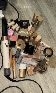 Luxury Makeup Products, Makeup Collection Goals, Simple Makeup Tips, Birthday Ideas For Her, Luxury Makeup, Makeup Essentials, Everyday Makeup, Just Girl Things, Aesthetic Makeup