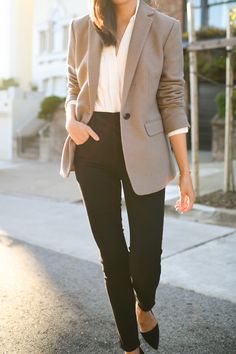 Business Professional Outfits, Professional Work Outfit, Blazer Outfits For Women, Walking Down The Street, Woman Walking, Business Outfits Women, Business Casual Outfits For Women, Business Casual Outfits For Work, Blazer Outfit