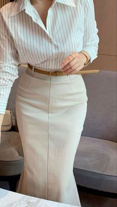 Corporate Baddie Outfits, Aesthetic Overalls Outfit, Cute Professional Outfits, Corporate Baddie, Elegant Classy Outfits, Chic Business Casual, Cute Work Outfits, Outfits For Work, Waisted Dress