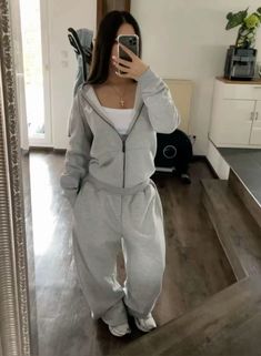 Simple Lazy Outfits, Grey Hoodie Outfit Woman, Grey Sweater Outfit, Outfit Inspo Casual, Cute Lazy Day Outfits, Lazy Outfits, Lazy Day Outfits, Chill Outfits, Trendy Fall Outfits