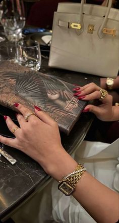 Aesthetic Hotel, Luxury Old Money, Rich Lifestyle, Luxury Lifestyle Dreams, Future Lifestyle, Jewelry Fashion Trends, Classy Jewelry, Jewelry Lookbook, Lily Collins