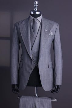 Cornell Chic Gray Peaked Lapel Three Pieces Striped Business Suits Italian Style Suit, Stylish Mens Suits, Men's Business Outfits, Slim Fit Suit Men, Suits Wedding, Classy Suits, Look Formal, Business Suits, Dress Suits For Men