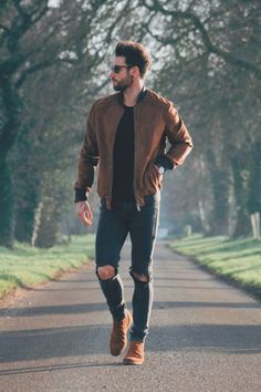 Fashion Guys, Mens Photoshoot Poses, Mens Fashion Fall, Cat Eyes, Men Street, Mens Winter Fashion, Brown Jacket, Mens Casual Outfits, Mens Fashion Trends