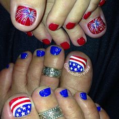 Patriotic Pedicure, In Home Spa, 4th Nails, Easy Toe Nail Designs, Toenail Art, Home Spa Room, Flag Nails, Patriotic Nails, Fourth Of July Nails