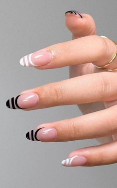 Black Nails Acrylic Design Art Ideas, Natural Nails Black Tips, Black And White French Tip Nails Coffin, Square Nails Black And White, Black Nails With White French Tip, Black Tip Manicure, Black Nail Designs Coffin, Black And White Nail, Black And White Nail Designs