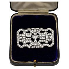 Antique platinum Art Deco brooch from the 1930s. The main diamond in a fancy cut, VS2 clarity and H color, weighing 0.80 ct. The brooch is decorated with 14 VS-P1/H-J square diamonds with a total weight of 2.33ct Additionally, the brooch has 106 pieces of old-cut diamonds with VS-P1 purity and H-J color, weighing 6.48 ct. Platinum 0.950. Dimensions: 8.5 x 4.7 x 3 cm. Total weight of the item: 16.10g. Total diamond weight: 9.61ct. The purchase is accompanied by a diamond appraiser's certificate. Vintage White Gold Brooches With Brilliant Cut, Art Deco Diamond Hallmarked Brooches, Art Deco White Gold Brooch In Platinum, Art Deco Platinum Brooches In White Gold, Art Deco White Gold Platinum Brooches, Classic Platinum Brooch With Brilliant Cut, Vintage Brooches With Brilliant Cut Diamonds, Art Deco Platinum Brooch For Formal Occasions, Vintage Platinum Brooches With Diamond Accents