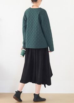 winter women blackish green warm quilted jacket cotton thick short coat Materials used:cotton blended Measurement:One size fits all for this item. Please make sure your size doesn't exceed this size: XL/US16-18/EUR44 Shoulder 40cm / 15.6"bust 105cm / 40.95"Sleeve length 59cm / 23.01" length 61cm / 23.79" We ship worldwide.Tracking numbers provided for all orders. Silk Summer Dress, Summer Linen Dresses, Summer Linen, Summer Maxi, Short Coat, Winter Coats Women, Summer Maxi Dress, Batwing Sleeve, Quilted Jacket