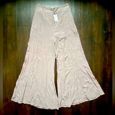 Nwt Boutique Flawless Wide Leg Pink Palazzo Pants Women’s Dress Pants Medium M New With Tags! Popular Boutique Brand Flawless Size: Medium Wide Flowy Legs Pockets At The Hips Pretty Blush Pink Color Elastic Waist For A Perfect Fit! Lining Around The Top So That You Can’t See Through Them Chic Flare Bottoms For Loungewear, Summer Stretch Wide-leg Culottes, Solid Rayon Bottoms For Spring, Flare Bottoms In Solid Color For Summer, Solid Flare Bottoms For Summer, Flared Solid Bottoms For Summer, Spring High Waist Rayon Wide Leg Pants, High Waist Solid Rayon Bottoms, High Waist Solid Color Rayon Bottoms