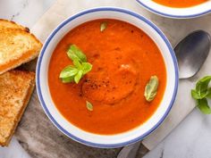 Panera Tomato Soup, Panera Tomato Soup Recipe, Creamy Tomato Soup Recipe, Easy Tomato Soup Recipe, Easy Homemade Soups, Homemade Tomato Soup Recipe, Marzano Tomatoes, Copycat Panera, Perfect Grilled Cheese