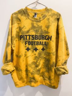 Pittsburgh Football Crewneck Tie dye sweatshirt. Gildan brand- 50/50 cotton and polyester blend. Sizes are unisex.  Please note that these are HAND MADE and made to order so each sweatshirt will vary slightly with the tie dye. Please allow extra processing time. No refunds or exchanges on these so please make sure to check size chart before ordering. Steelers Shirts Vinyl, Tie Dye Long Sleeve Sweatshirt With Letter Print, Tie Dye Crew Neck Washed Sweatshirt, Steelers Outfit Woman, Steelers Outfit, Steelers Svg, Steelers Sweatshirt, Football Crewneck, Retro Sportswear