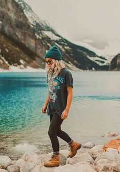 Tent Camping Outfits For Women, Rainy Hiking Outfit, Kids Hiking Outfit, Boho Hiking Outfit, Hiking Outfit Spring For Women, Colorado Hiking Outfit, Cold Hiking Outfit, Hiking Outfit Fall Mountain, Hiking Pose