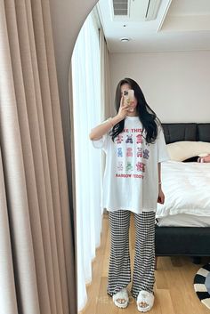 Comfortable Outfits For Home, Korean Home Outfit, Home Outfit Comfy, Checkered Pants Outfit, European Style Outfits, Casual Home Outfits, Fashion Bazaar, Outfit Korean Style, Neat Casual Outfits