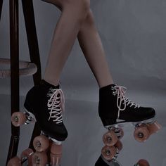 Draculaura Monster High, Roller Skating Outfits, Skate Aesthetic, Quad Roller Skates, Skating Aesthetic, Roller Skate Shoes, Roller Shoes, Skater Girls, Roller Skate