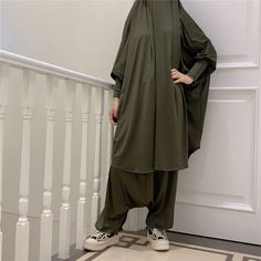 Muslim Women Jilbab With Tops Robe And Pants Baggy Green Harem Pants For Loungewear, Green Baggy Harem Pants For Loungewear, Versatile Solid Color Baggy Harem Pants, Abaya Dresses, Kaftan Dresses, Open Abaya, Muslim Outfits, Abaya Dress, Modest Wear