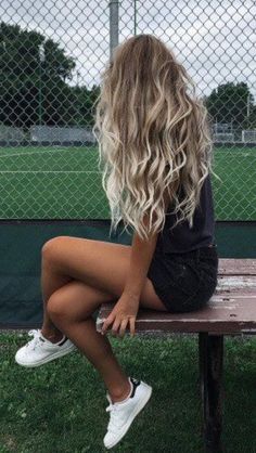 Sun bleached hair Sun Bleached Hair, Dark Ombre, Highlights Summer, Blond Balayage, Summer Balayage, Long Hair Extensions, Caramel Highlights, Long Layered Haircuts