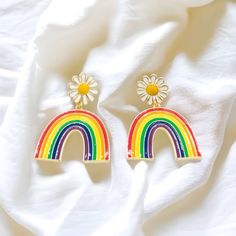 Carry A Piece Of Summer With You With This Ultimate Feel-Good Accessory! Adorable Daisy Base And Rainbow Dangle Earrings Pandora Red, Bamboo Hoop Earrings, Front Back Earrings, Silver Fabric, Heart Dangle Earrings, Rainbow Earrings, Cz Stud Earrings, Purple Glass, Black Earrings