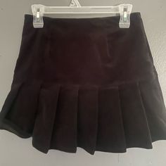 Black Skirt Nwt Y2k Style Black Pleated Mini Skirt, Black Y2k Pleated Mini Skirt, Black Y2k Style Pleated Mini Skirt, Black Y2k Skirt For Fall, Y2k Black Skirt For Fall, Y2k Pleated Mini Skort, Black Y2k Pleated Skort, Y2k Black Pleated Mini Skirt, Y2k Style Solid Color Mini Skirt