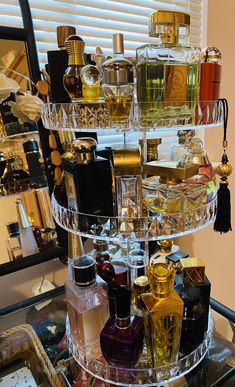 Perfumes Collection, Perfume Organizer, Chin Exercises, Expensive Perfume, Perfume Lover, Pretty Decor