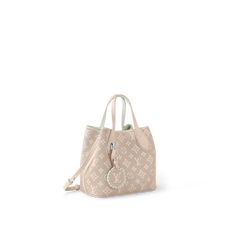 LOUIS VUITTON® - Blossom Pm - Quartz Louis Vuitton Boetie Pm, Louis Vuitton New Bags, Handbags Louis Vuitton, Matcha Green, Louis Vuitton Official, Trendy Accessories, Lv Bag, Arm Candy, Fashion Essentials