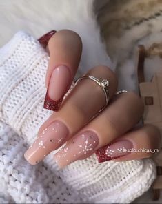 Coffin Winter Nails Designs, Christmas Nails With Rhinestones, Holiday Nails Coffin, December Nails Acrylic, Christmas Square Nails, Christmas Gel, Nagellack Trends, Cute Christmas Nails