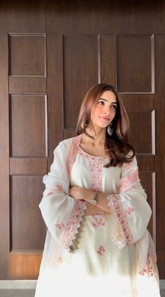 Shreya Lakhani in Gul-Khera - Ivory White Chanderi Embroidered Suit Se Short Kurta Set, Simple Kurta, Coord Sets, Celebrity Closet, Embroidered Suit, Short Kurta, White Ombre, Delicate Embroidery, Kurta Set