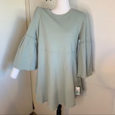 Calvin Klein Performance Women’s Bell Sleeve Tunic 60% Cotton 40% Polyester Machine Was Cold Pit To Pit Is 23” Length Is 33” Spring Sage Tops For Ladies, Calvin Klein Solid Color Spring Tops, Spring Calvin Klein Solid Color Tops, Calvin Klein Solid Tops For Spring, Calvin Klein Solid Tops For Summer, Trendy Calvin Klein Tops For Spring, Calvin Klein Relaxed Fit Tops For Spring, Spring Calvin Klein Tops, Calvin Klein Summer Tops